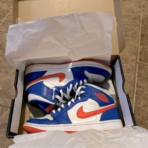Jordan one knicks Color way slightly used good condition cleaned up.